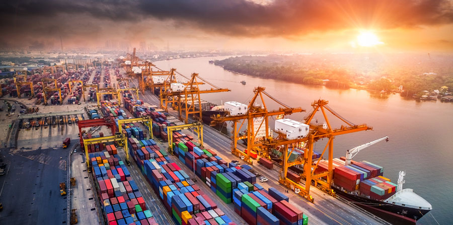 Mega-ports and ultra-large container ships mean that insurers are highly exposed to risk accumulation (Image credit: Shutterstock) 