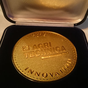 Vista's Agritechnica Innovation gold medal. Credit: Vista/S. Migdall)