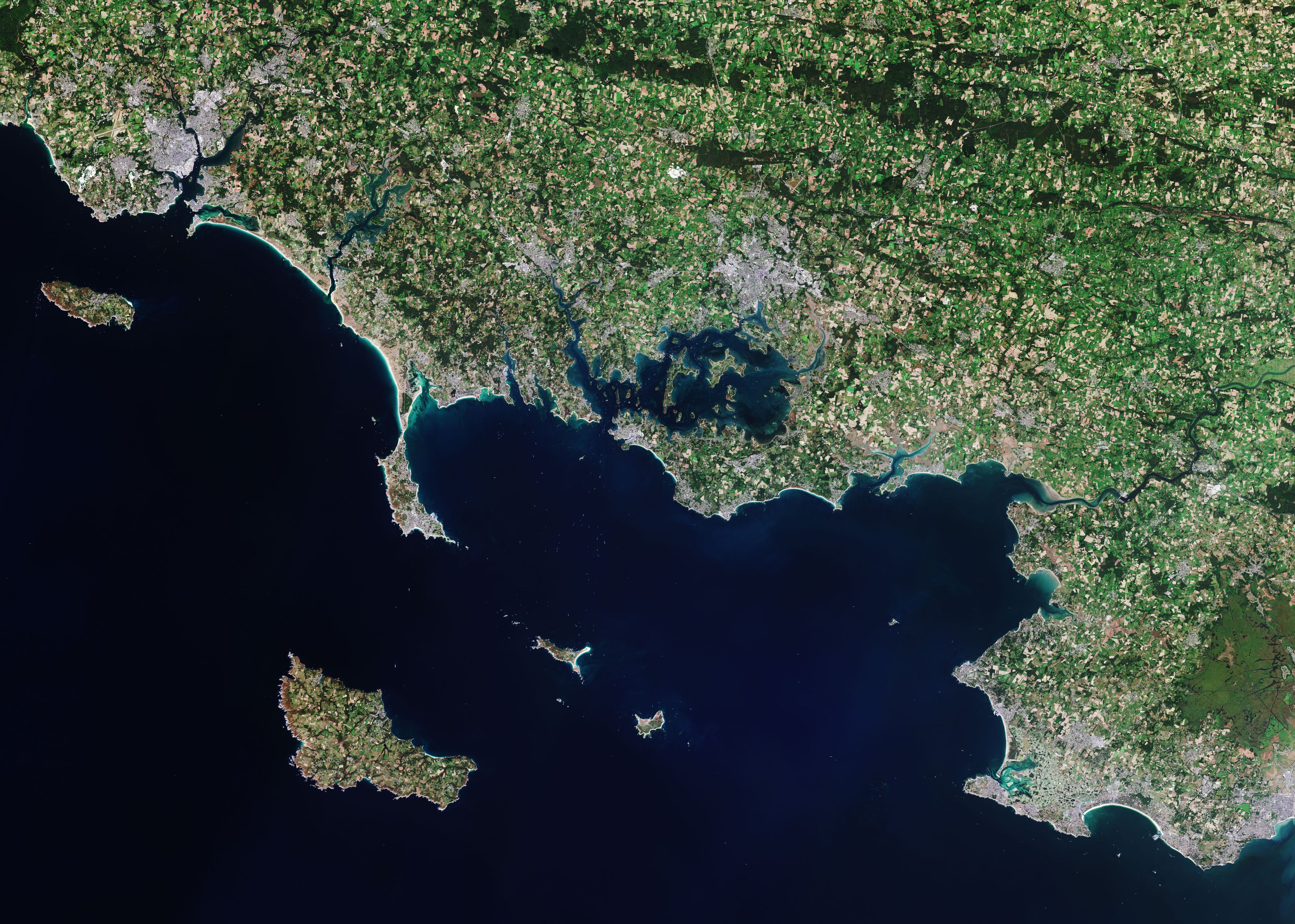 The Copernicus Sentinel-2 mission takes us over Morbihan – a French department in the south of Brittany. Credit: Contains modified Copernicus Sentinel data (2020), processed by ESA, CC BY-SA 3.0 IGO
