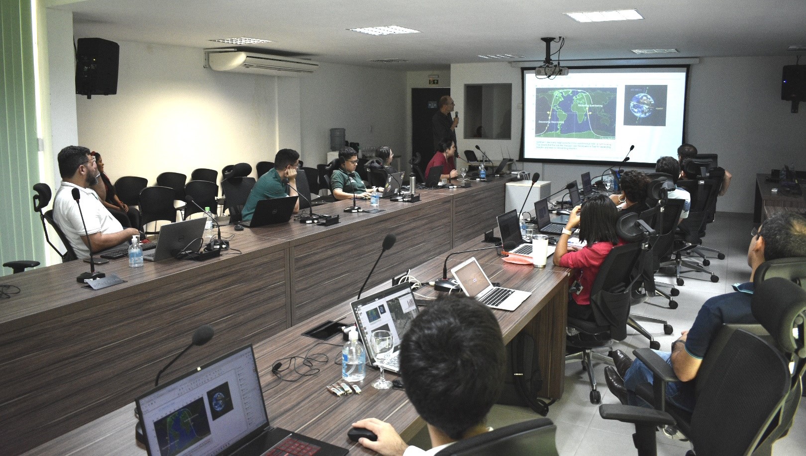 Training at SEMAS. Participants have been introduced into the basic principles of radar remote sensing and applications in forest monitoring. Emphasis has been given to the analysis of Sentinel-1 radar remote sensing time series and to the interpretation of forest change (deforestation and degradation) detected by the SimarPa system. SEMAS published an article of the training on their website